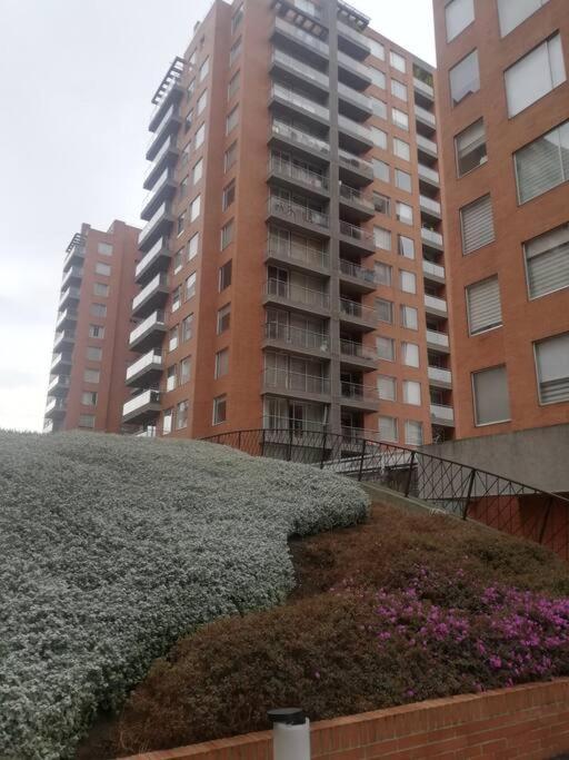 Hermosa Habitacion Privada En Conjunto Residencial Cerca Al Aeropuerto Y Terminal De Bogota, Zonas Comunes Se Comparten Con 1 Persona Apartman Kültér fotó