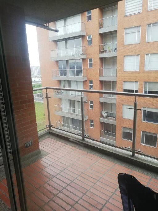 Hermosa Habitacion Privada En Conjunto Residencial Cerca Al Aeropuerto Y Terminal De Bogota, Zonas Comunes Se Comparten Con 1 Persona Apartman Kültér fotó