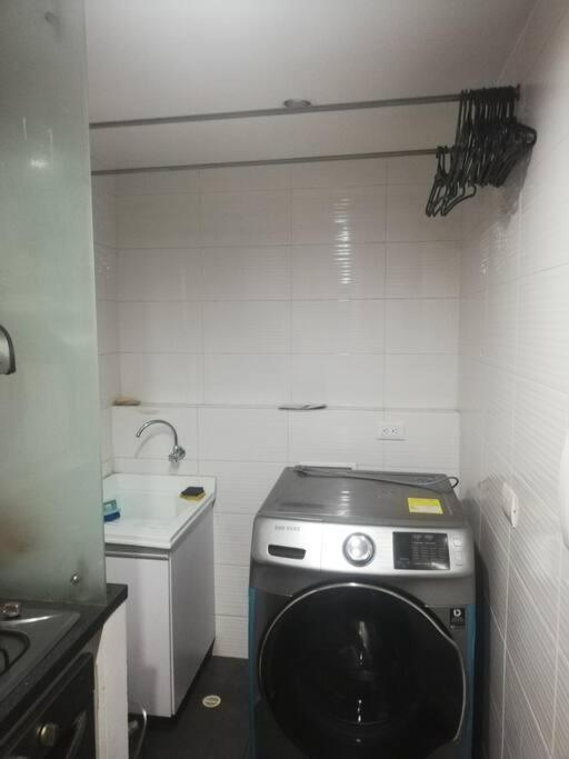 Hermosa Habitacion Privada En Conjunto Residencial Cerca Al Aeropuerto Y Terminal De Bogota, Zonas Comunes Se Comparten Con 1 Persona Apartman Kültér fotó