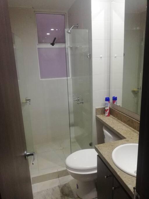 Hermosa Habitacion Privada En Conjunto Residencial Cerca Al Aeropuerto Y Terminal De Bogota, Zonas Comunes Se Comparten Con 1 Persona Apartman Kültér fotó