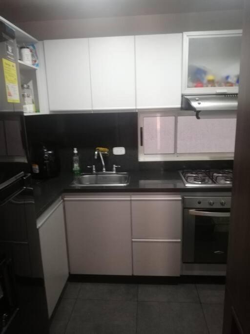 Hermosa Habitacion Privada En Conjunto Residencial Cerca Al Aeropuerto Y Terminal De Bogota, Zonas Comunes Se Comparten Con 1 Persona Apartman Kültér fotó